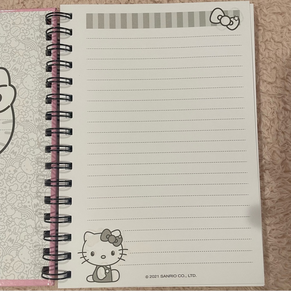 Hello Kitty Rainbow Notebook - Picture 3 of 5